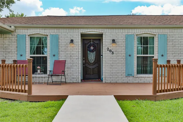 Popular Tamarind Woods Real Estate