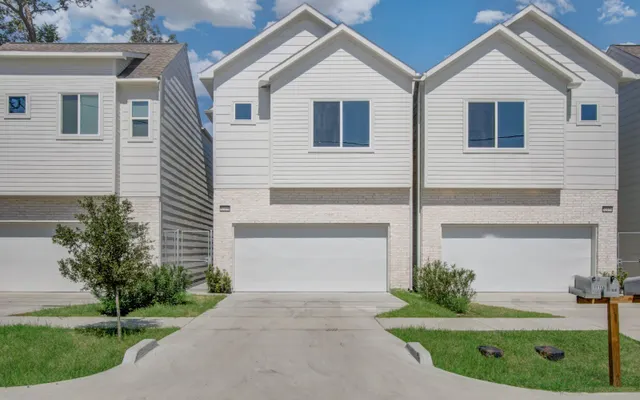 Popular Lyons Redev Thirtyninth Ventur Real Estate