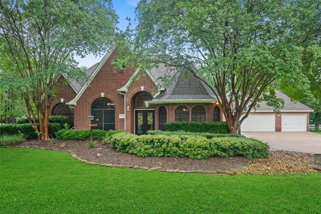 Popular Sendera Lake Estate Real Estate