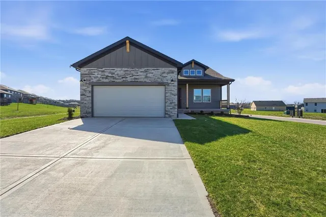 Popular Oaks of Edgewood Real Estate