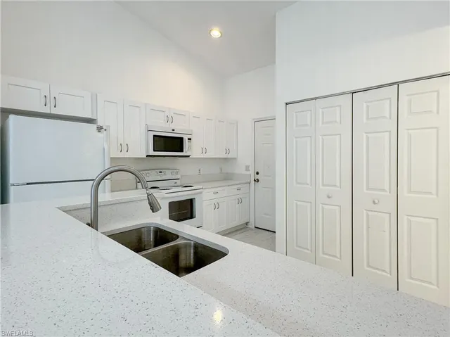 Popular VISTA GARDENS Real Estate