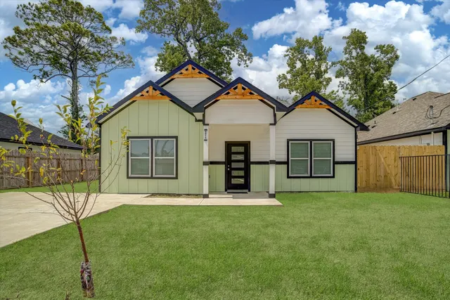 Popular Castro Villas Real Estate