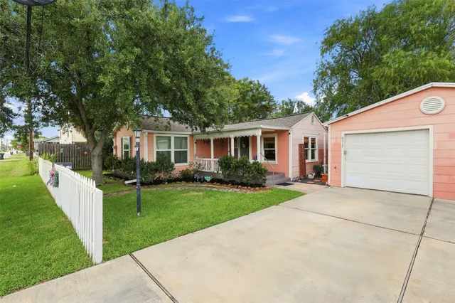 Popular 33 Near West End Real Estate