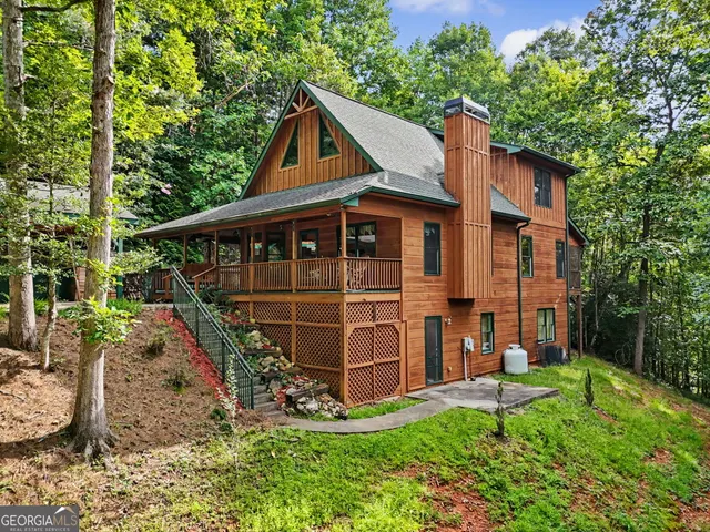 Popular Van's Inn Real Estate