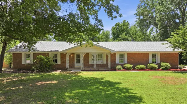 Popular Williamsburg Hills Real Estate