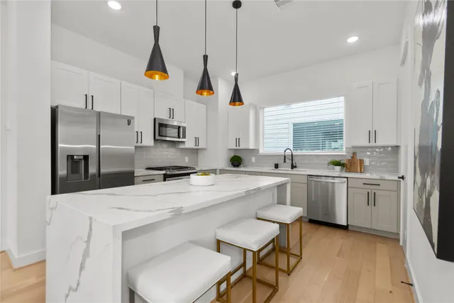 Popular ROSALIE PARK Real Estate