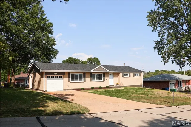Popular Saxon Manor 2 Real Estate