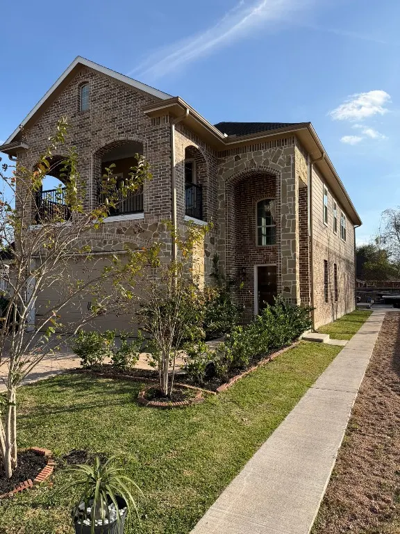 Popular Eastman Place Real Estate