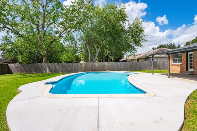 Popular Briar Glen Real Estate