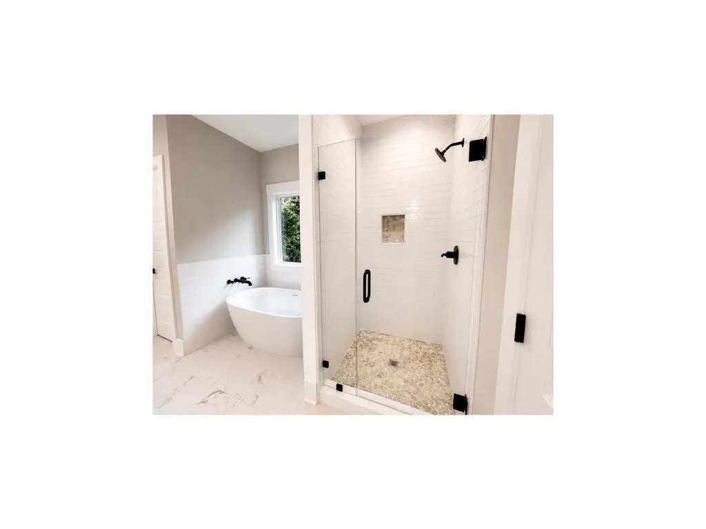 Listing Thumbnail Image 7