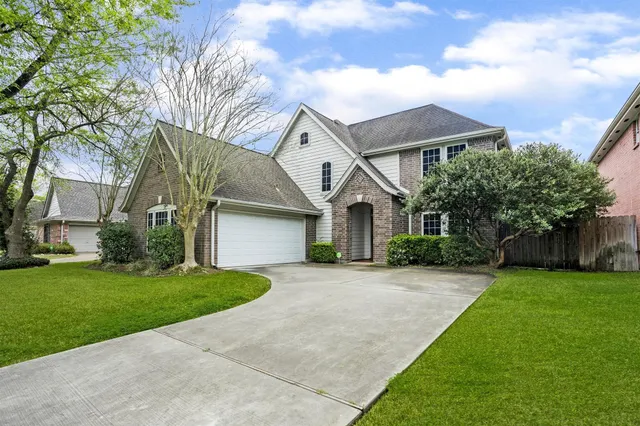 Popular Colony Bend Real Estate