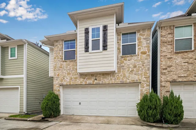 Popular Hardy Court Real Estate