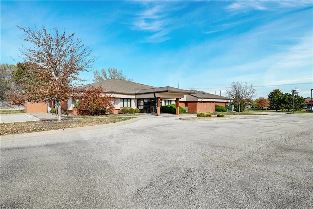 18320 S Center St, Gardner, KS 66030