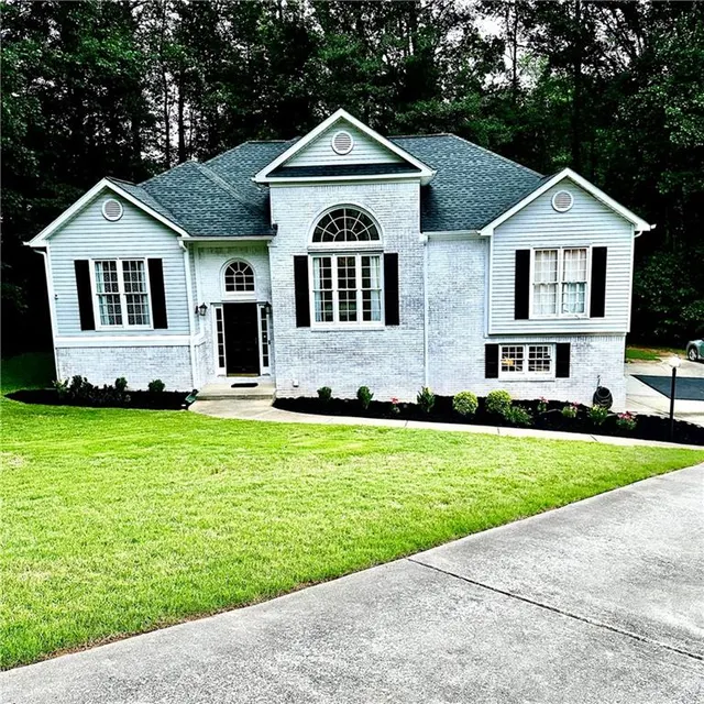 Popular CAMDEN WOODS Real Estate