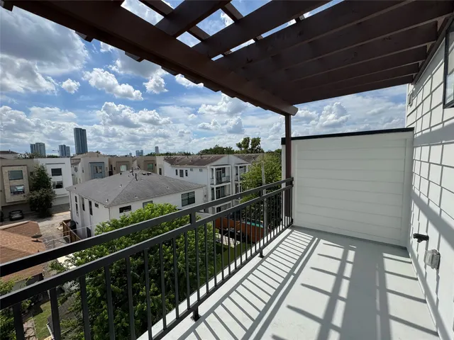 Popular MODENA ON FLOYD Real Estate