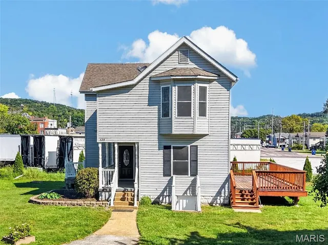 Popular Smiths Place Real Estate