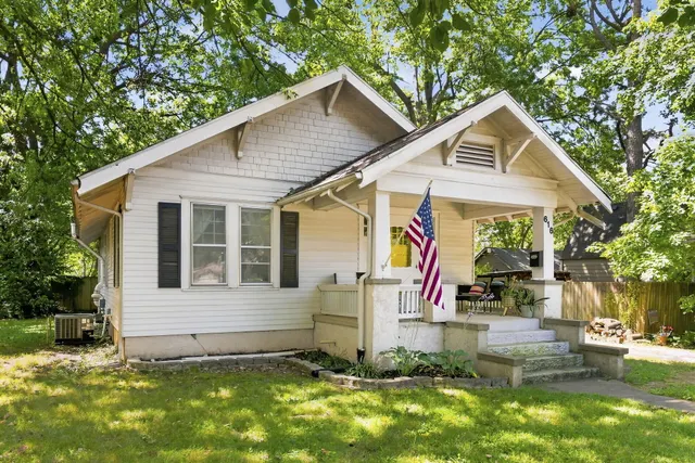 Popular Jefferson Place Real Estate