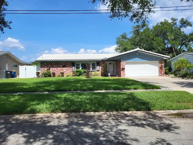 Popular COLLEGE HILL ESTATES Real Estate