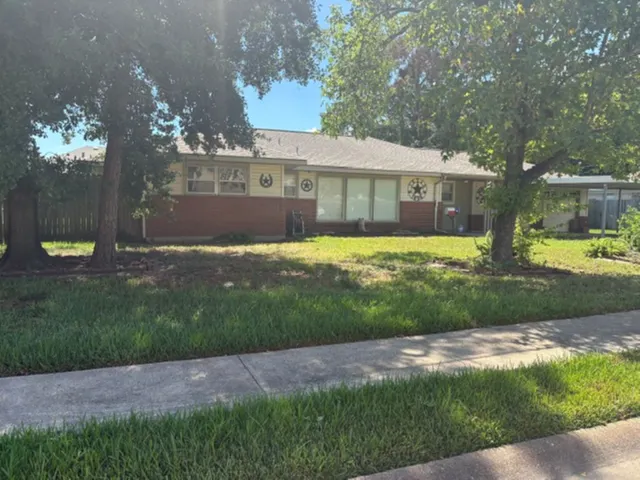 Cheap 6 Deer Park Real Estate