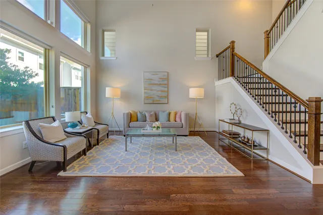 Popular Knoll Landing Real Estate