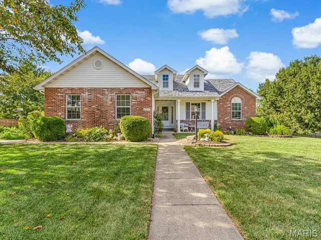 Popular Country Club Manors Real Estate
