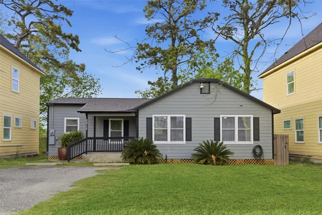 Popular Creston Place Real Estate