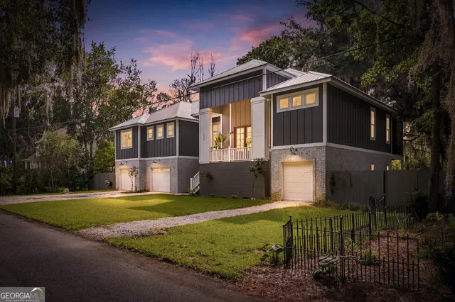 Expensive Village Bluff Real Estate