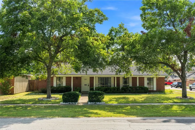 Popular Locklaine Real Estate