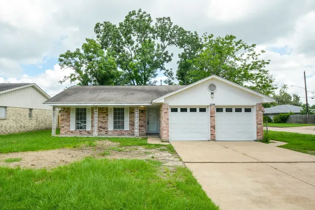 Popular FOREST PINES Real Estate