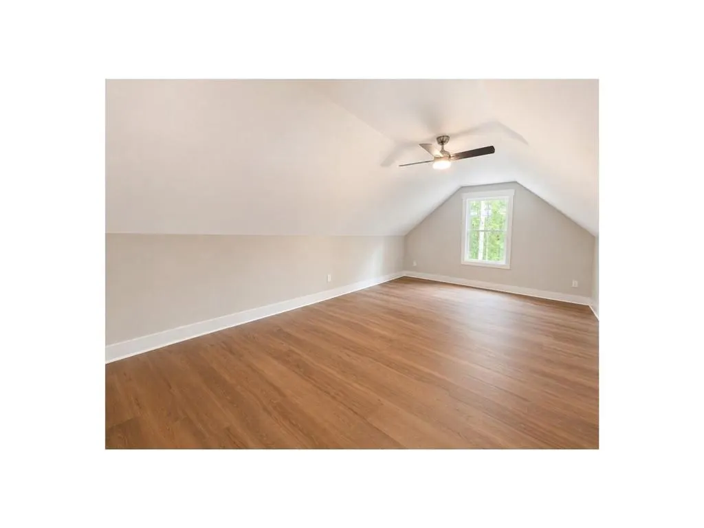 Listing Thumbnail Image 31