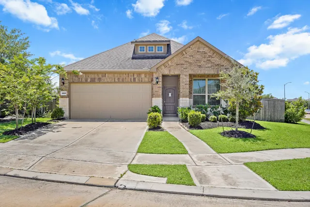 Popular Sendero Tract Real Estate