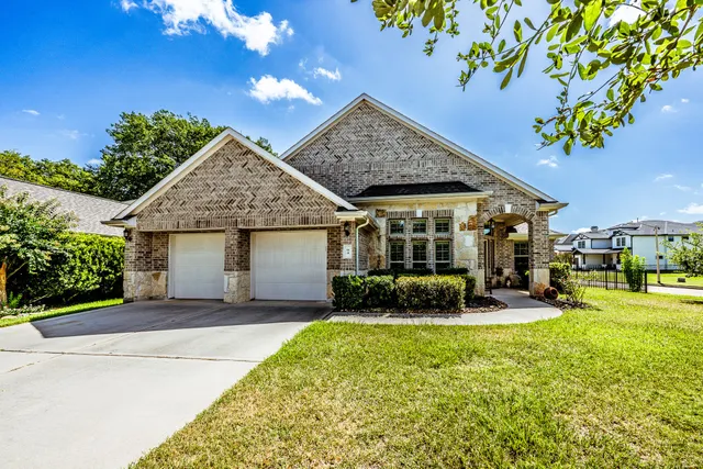 Popular Del Lago Real Estate