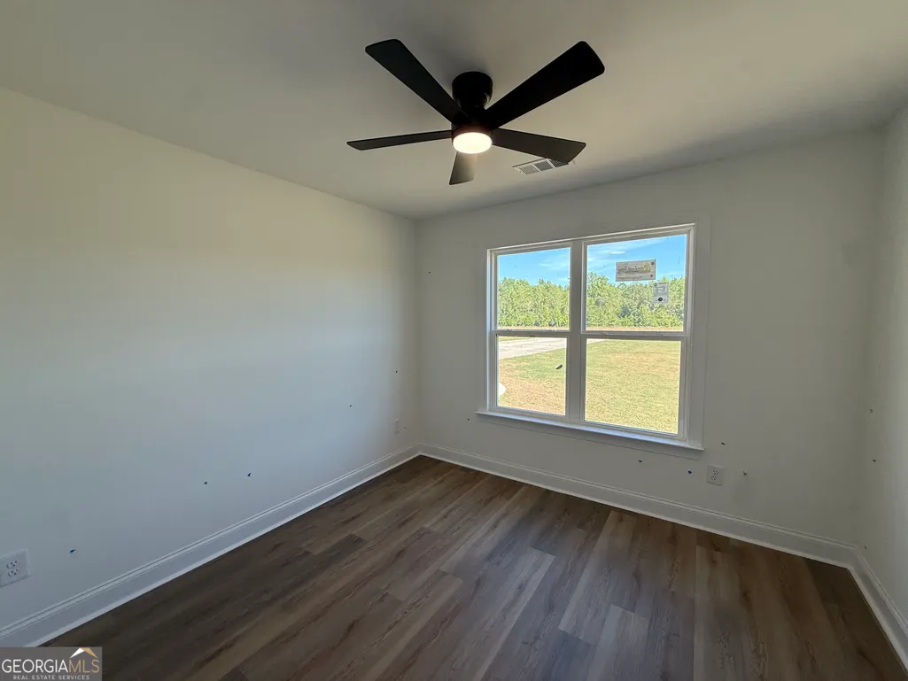 Listing Thumbnail Image 16