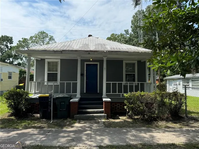 Popular Victorian District Real Estate