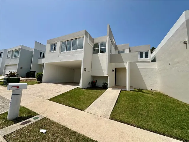 Popular VISTAS DE GUAYNABO Real Estate