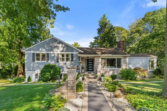 Popular Bryn Mawr Knolls Real Estate