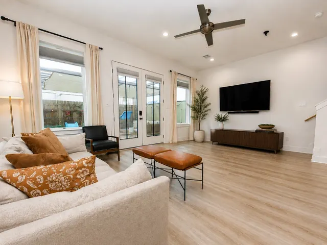 Popular Melanie Heights Real Estate