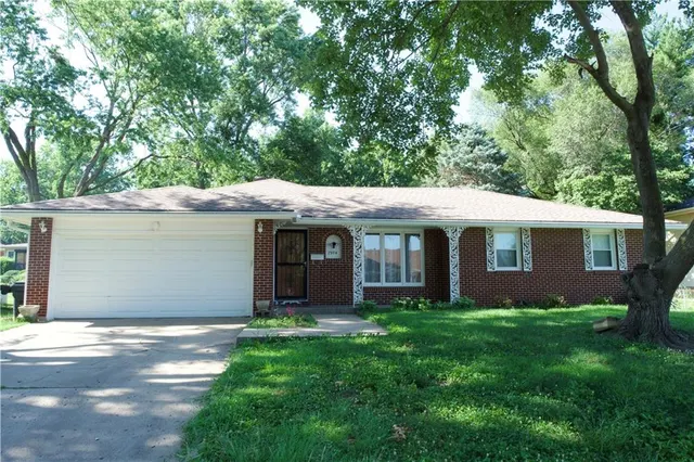 Popular Arrowhead Village Real Estate