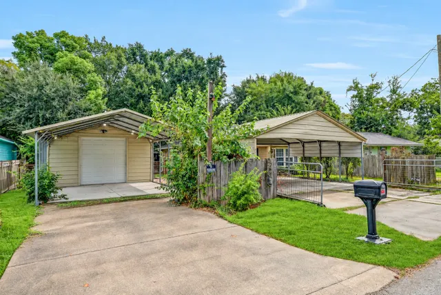 Popular Bacliff Townsite Real Estate