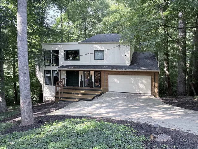 Popular North Side Estates Real Estate