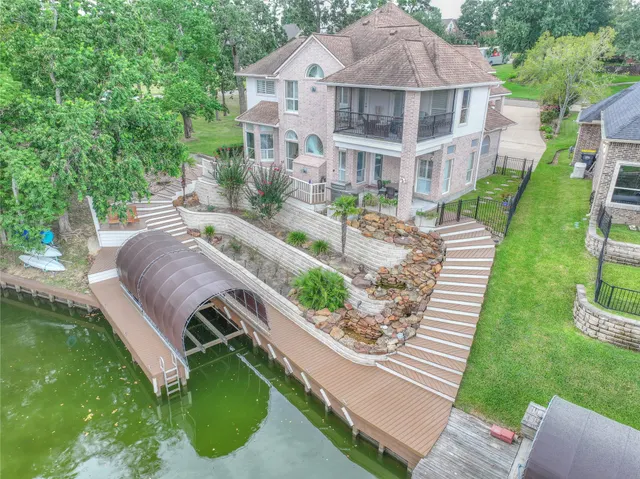 Popular Longmire On Lake Conroe 02 Real Estate