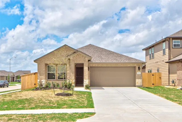 Popular Glendale Lakes Real Estate