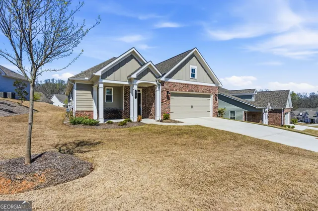 Expensive Courtyard @ Hickory Flat Real Estate