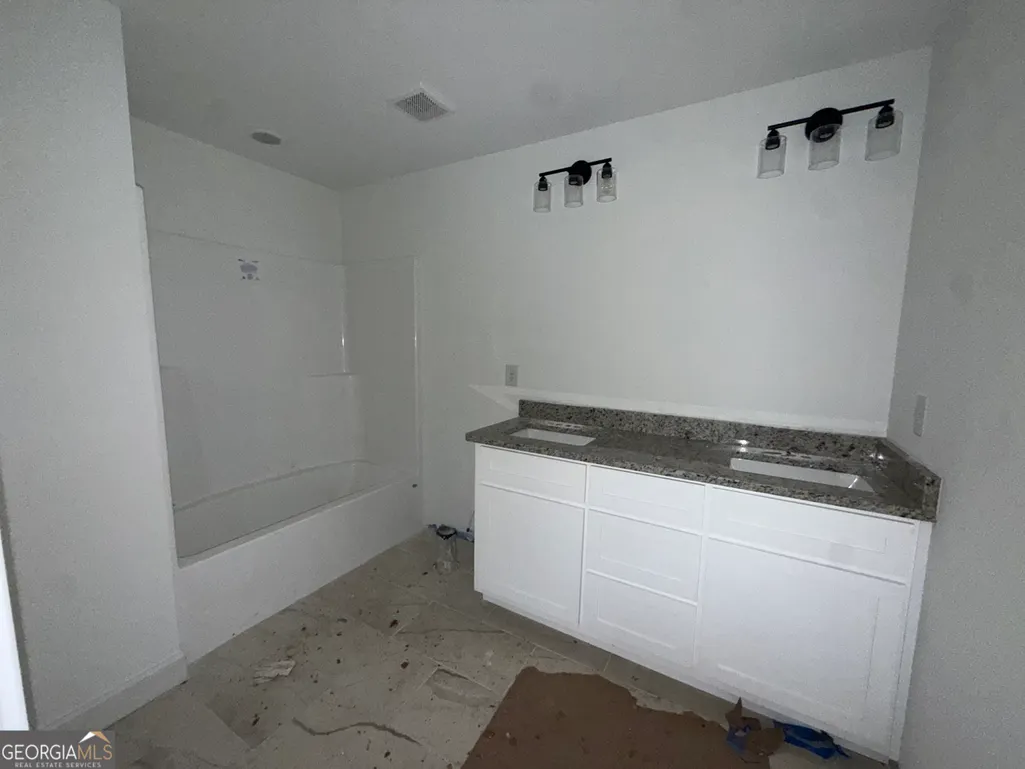 Listing Thumbnail Image 9