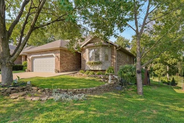 Popular Twin Oaks Courts Real Estate