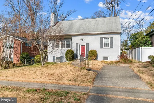 Popular Greenwich Forest Real Estate