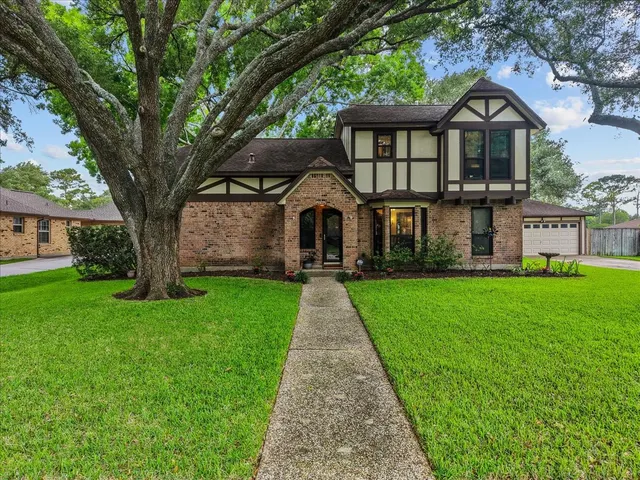 Popular Eagles Point Real Estate
