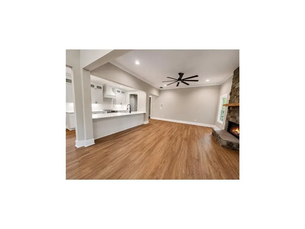 Listing Thumbnail Image 5