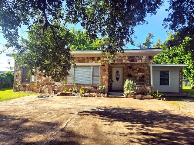 Popular Lane Angleton Real Estate