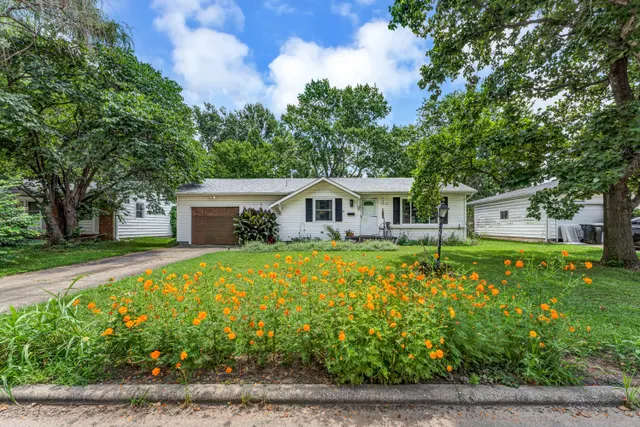 Popular Meadowbrook Manor Real Estate